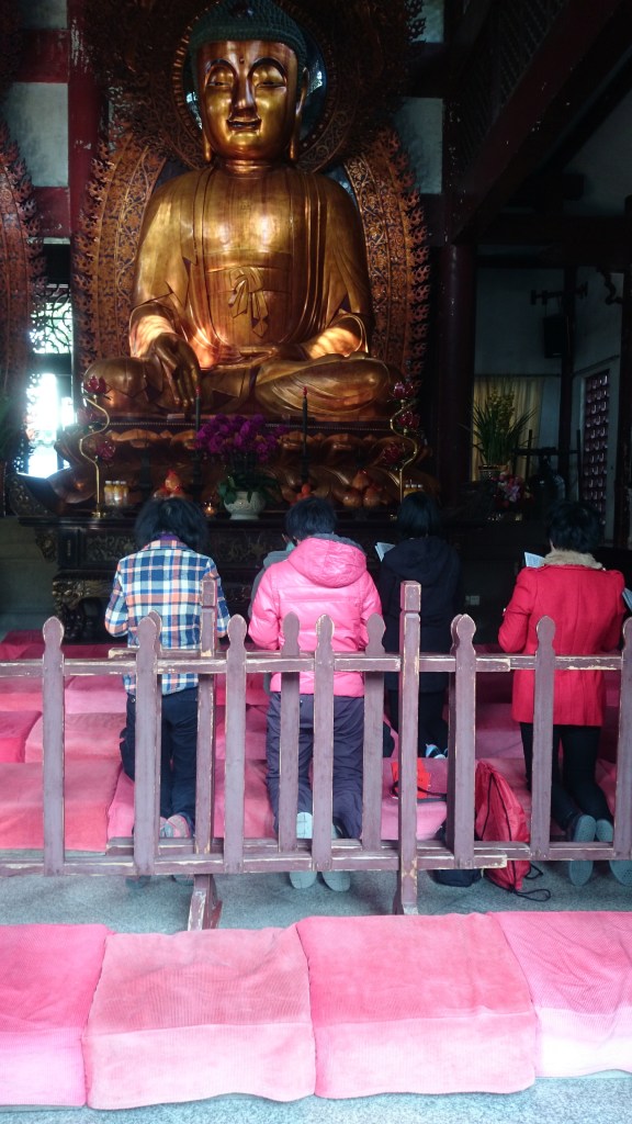 Guangzhou has many such neighbourhood temples and monasteries. It's fascinating that they are still around and thriving despite communism. Especially during the fifties, when religion was frowned upon.